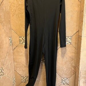 Form-fitting Black Knit Lightweight Long Sleeve Jumpsuit, Shiny Patent-like Belt